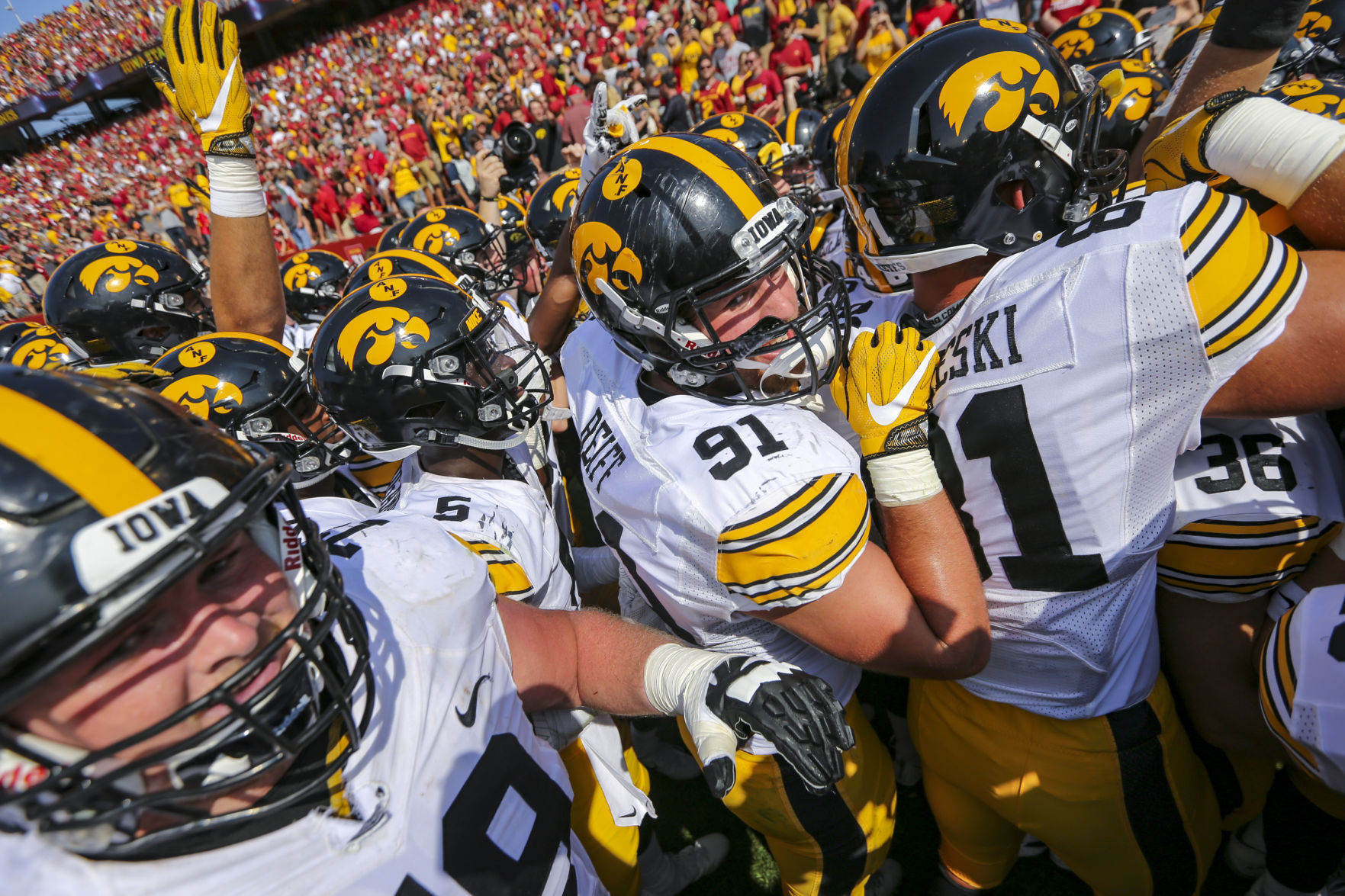 090917-HAWKEYE-FOOTBALL-025